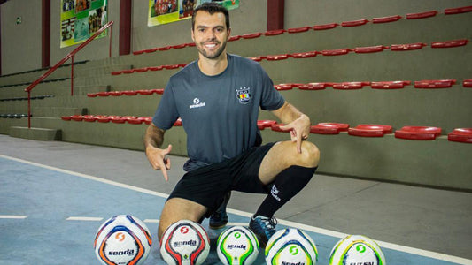 Learn Futsal: How to Lure and Beat a Defender with The Pause & Go Dribble