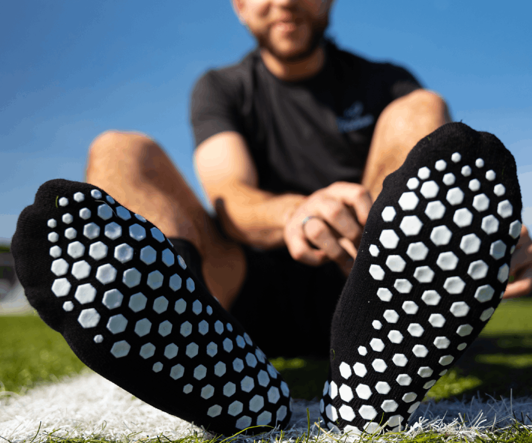 Grip Socks - action image - silicone pads | Senda Athletics