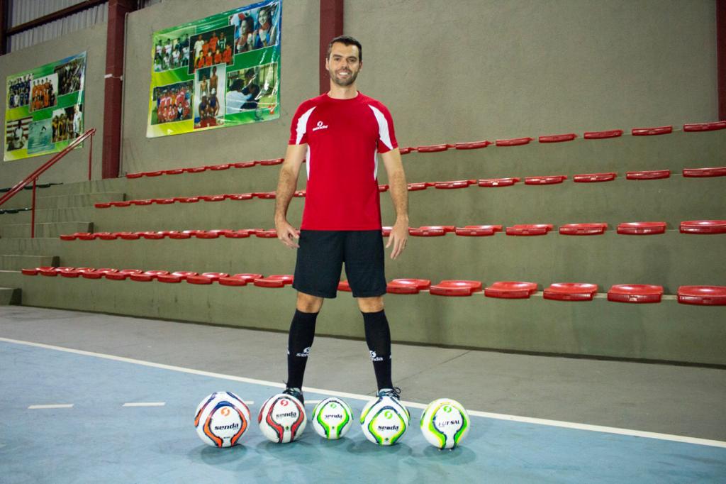 Learn a Key Futsal Dribble with Brazilian Coach Matheus Palhinha