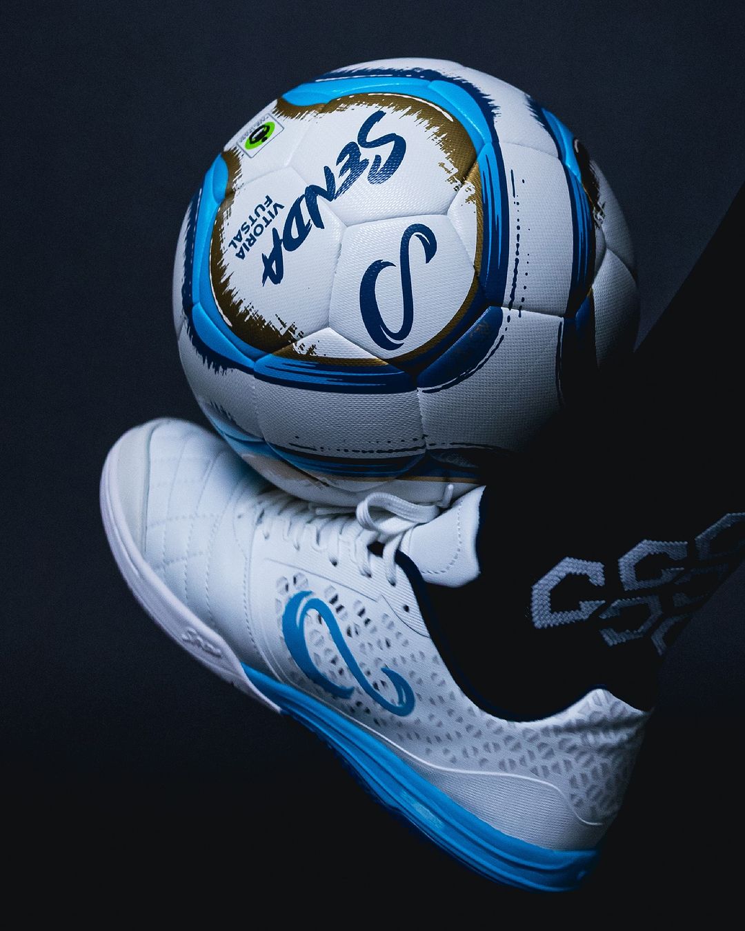 Vitoria Premium Match Futsal Ball - Gold + Ushuaia Pro 2.0 Futsal Shoe white | Senda Athletics  (FIFA Futsal World Cup Shoes - Uzbekistan 2024)